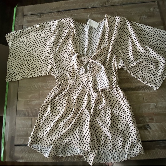 Vici Shop- Flawless Brand- Well Behaved Printed Pocketed Tie Romper, Medium - Picture 9 of 13